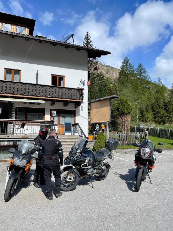 Tattoo Pension Mit Restaurant Und Tattoo-Studio Mörtschach Dış mekan fotoğraf