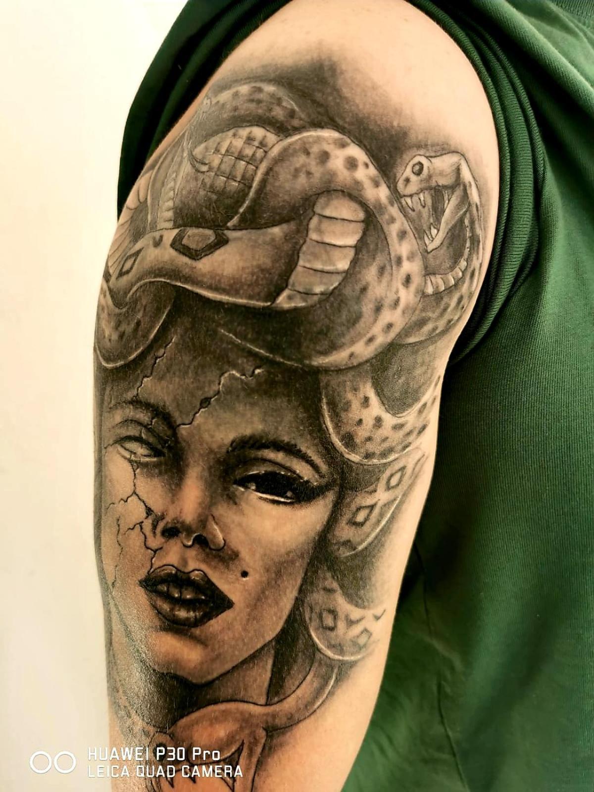 Tattoo Pension Mit Restaurant Und Tattoo-Studio Mörtschach Dış mekan fotoğraf