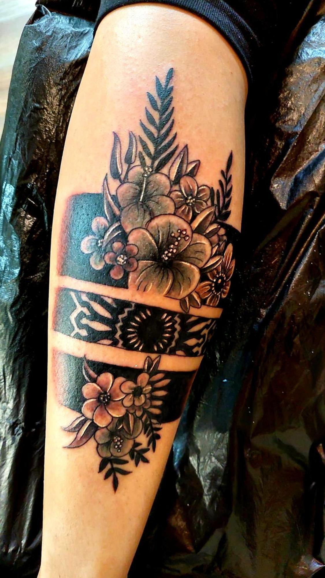 Tattoo Pension Mit Restaurant Und Tattoo-Studio Mörtschach Dış mekan fotoğraf